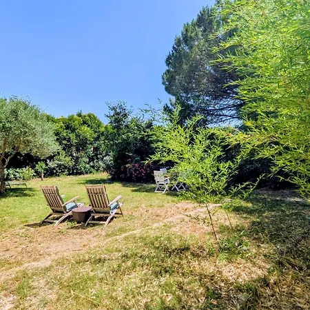 Mazet A Uzes, Proche Du Haras National, Wifi Et Parking Prive Gratuit بيت للعطل *