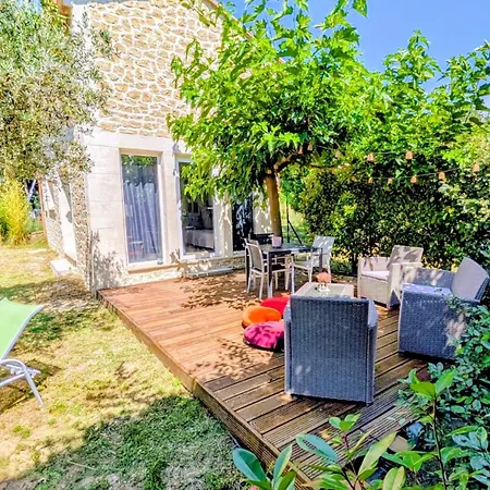 Mazet A Uzes, Proche Du Haras National, Wifi Et Parking Prive Gratuit بيت للعطل *