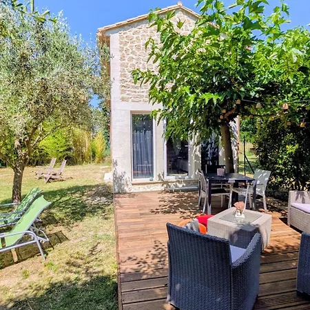 بيت للعطل Mazet A Uzes, Proche Du Haras National, Wifi Et Parking Prive Gratuit